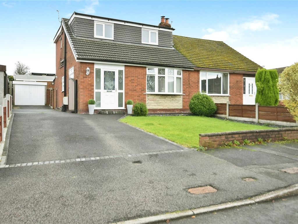 4 bed bungalow for sale in Grosvenor Crescent, Hyde, Greater Manchester