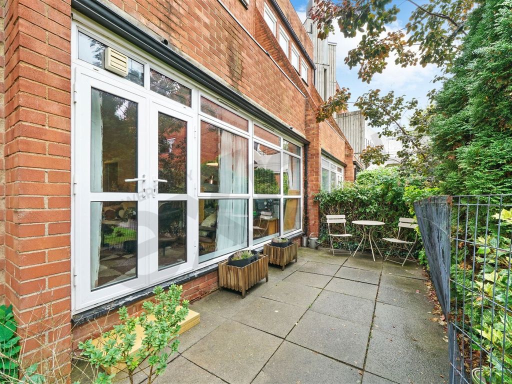 1 bed flat for sale in Holden Avenue, Woodside Park, North Finchley