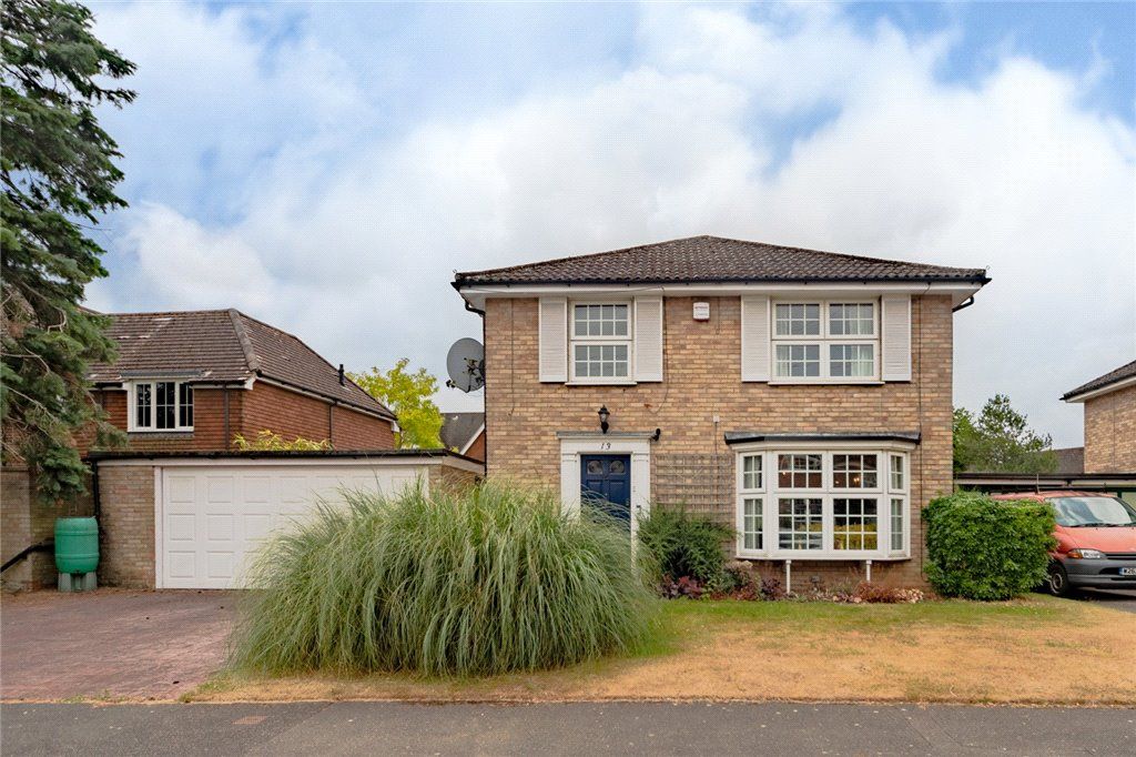 4 bed detached house for sale in Heath Close, Wokingham RG41 Zoopla