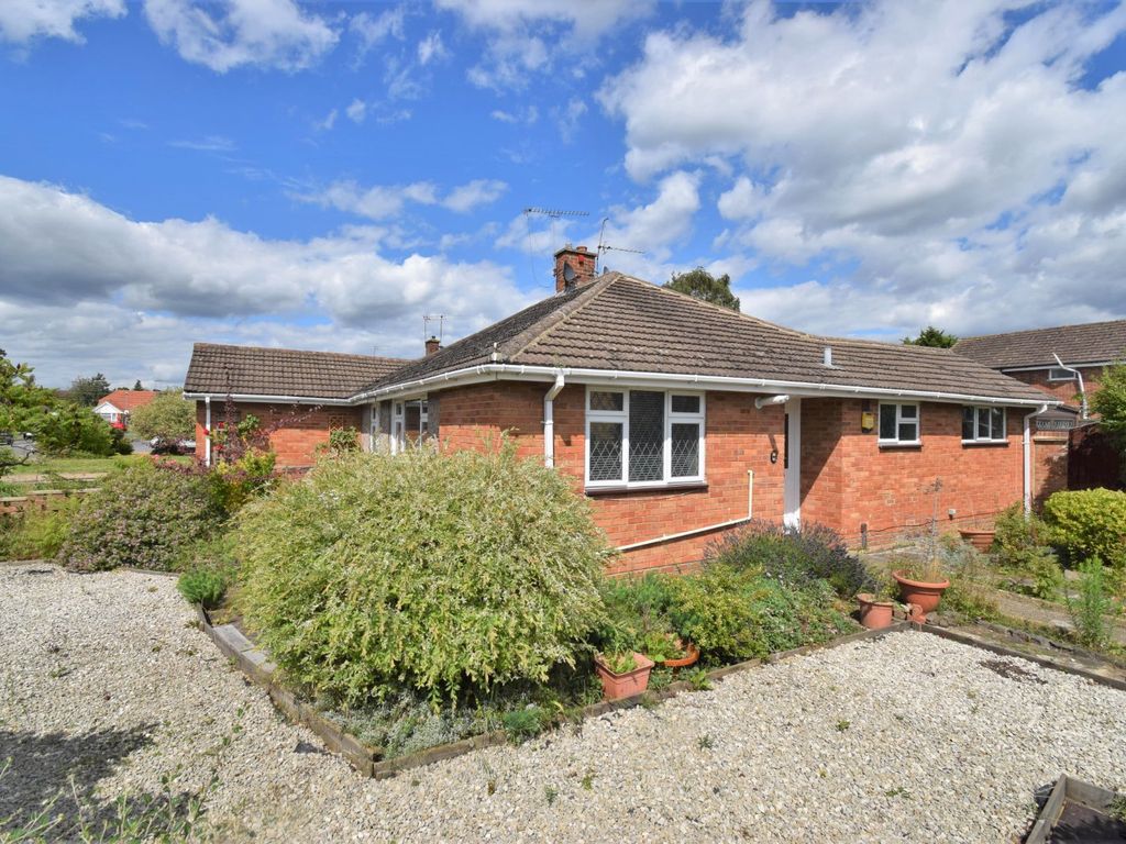 2 bed bungalow for sale in Conway Road, Taplow, Maidenhead SL6, £