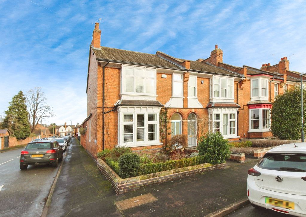 4 bed end terrace house for sale in Campion Road, Leamington Spa CV32