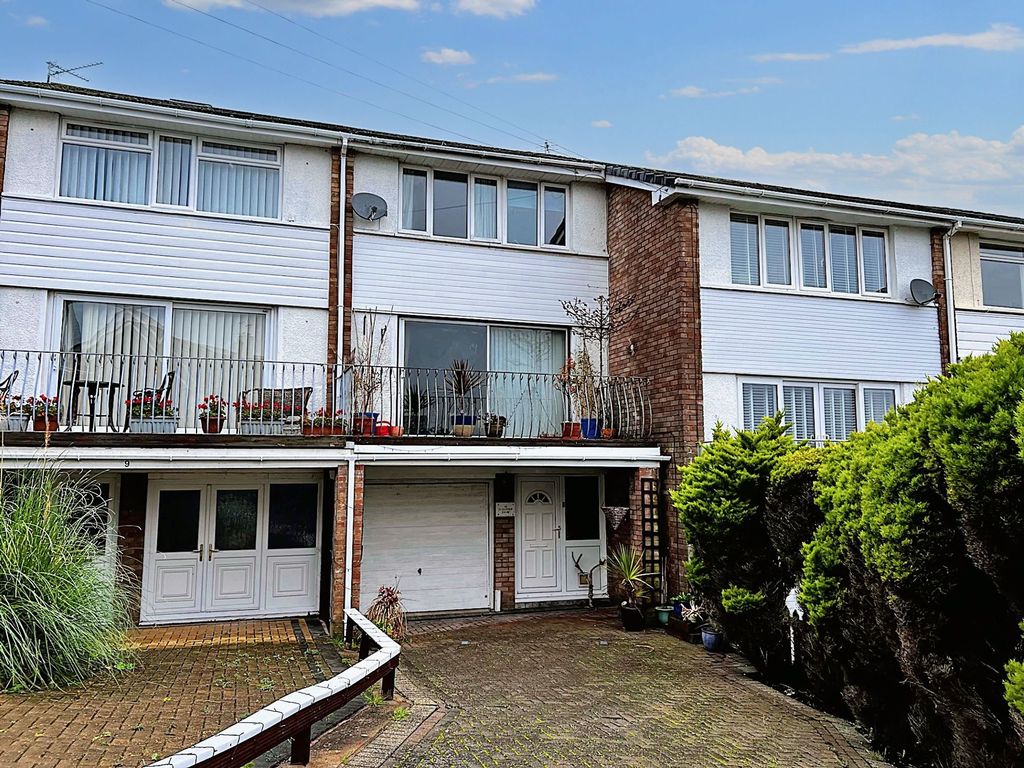 3 bed terraced house for sale in Marine Drive, Barry CF62, £350,000