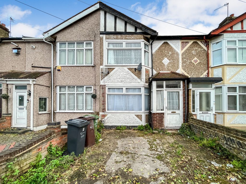 Studio for sale in Kent Road, Dagenham RM10, £125,000 Zoopla