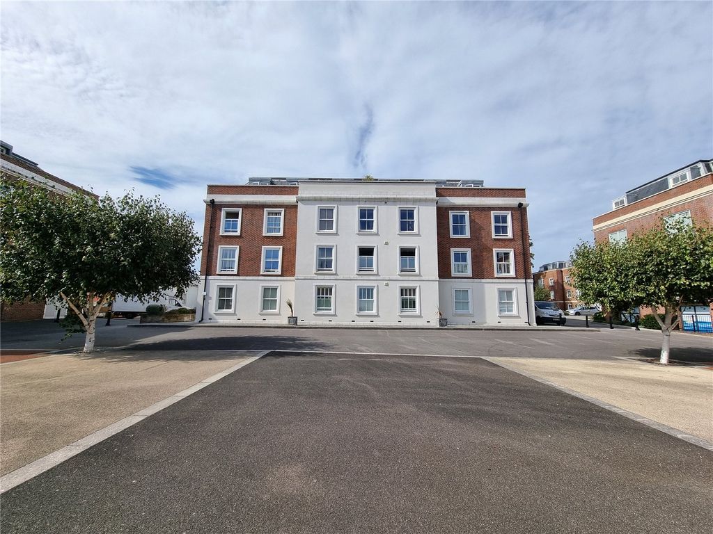 2 bed flat for sale in Flagstaff Green, Clarence Marina, Gosport