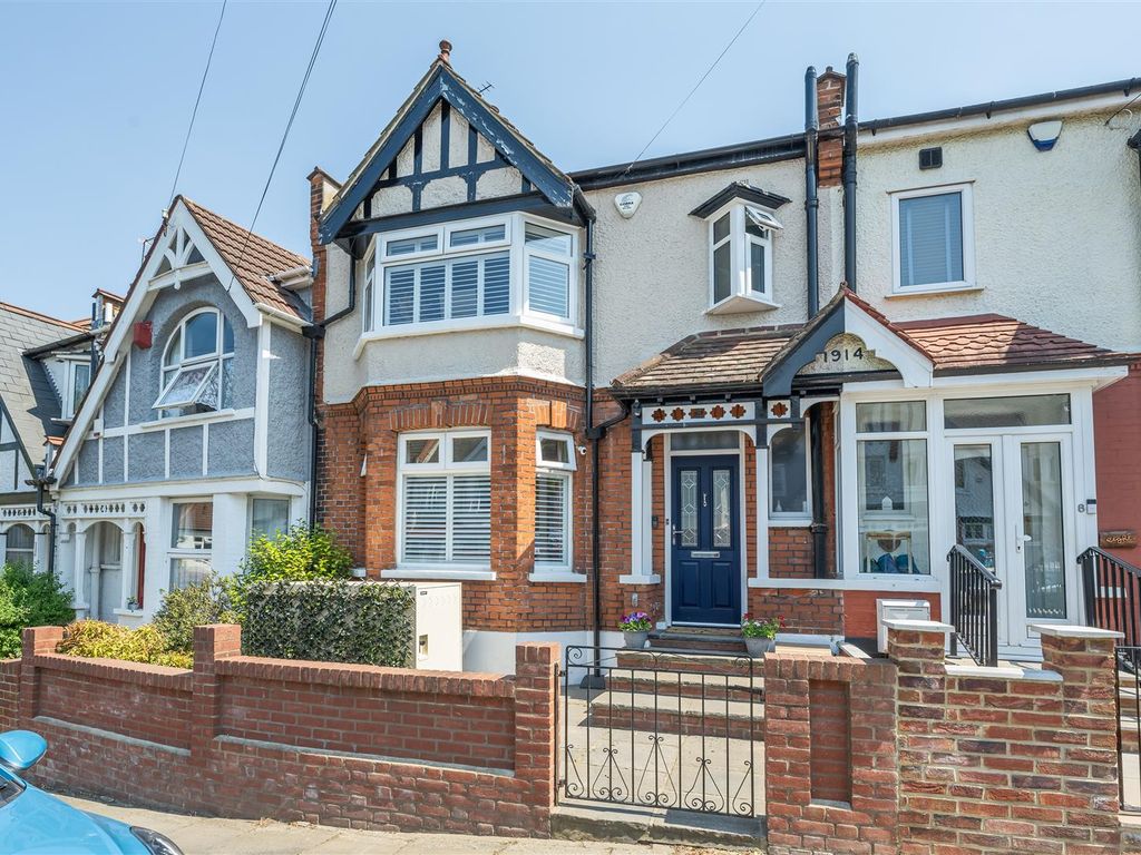 3 bed terraced house for sale in Lyndhurst Road, London E4 Zoopla