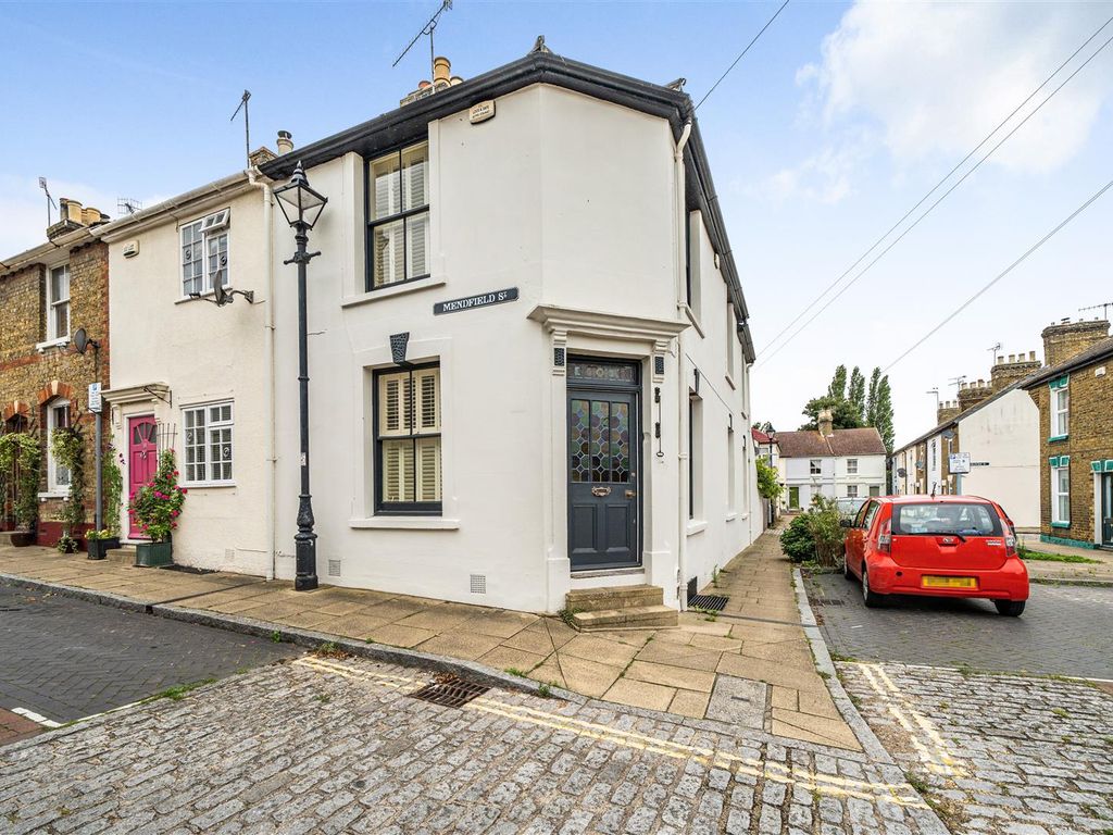 3 bed end terrace house for sale in Mendfield Street, Faversham ME13