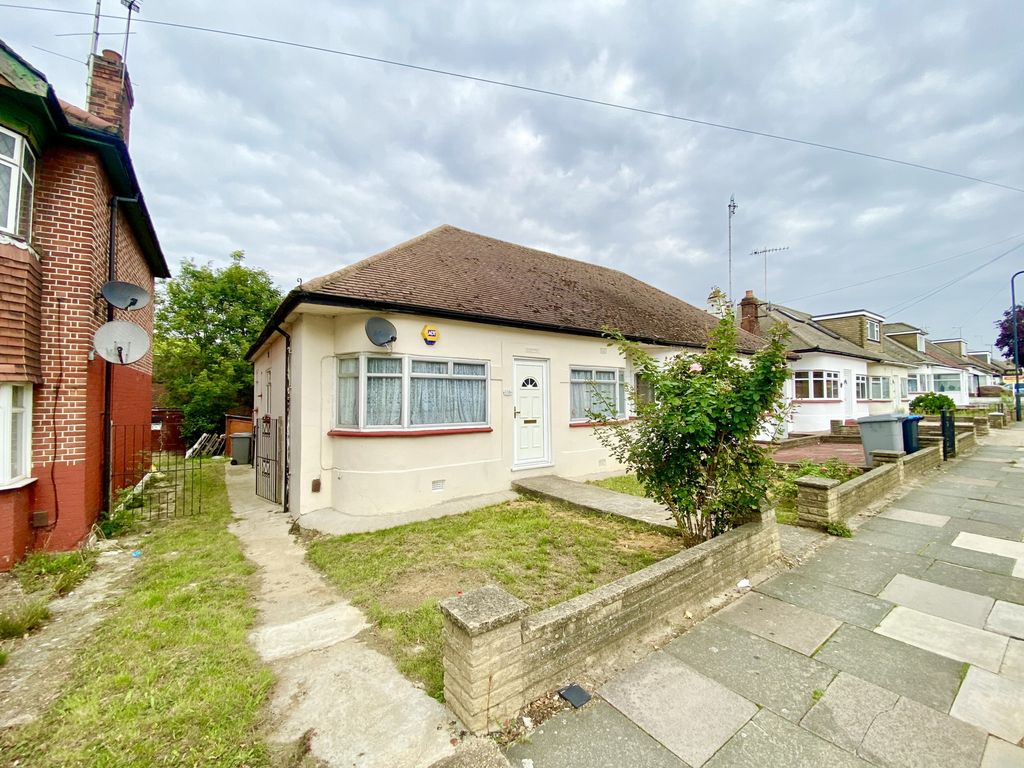 Kinloch Drive, Kingsbury NW9  
