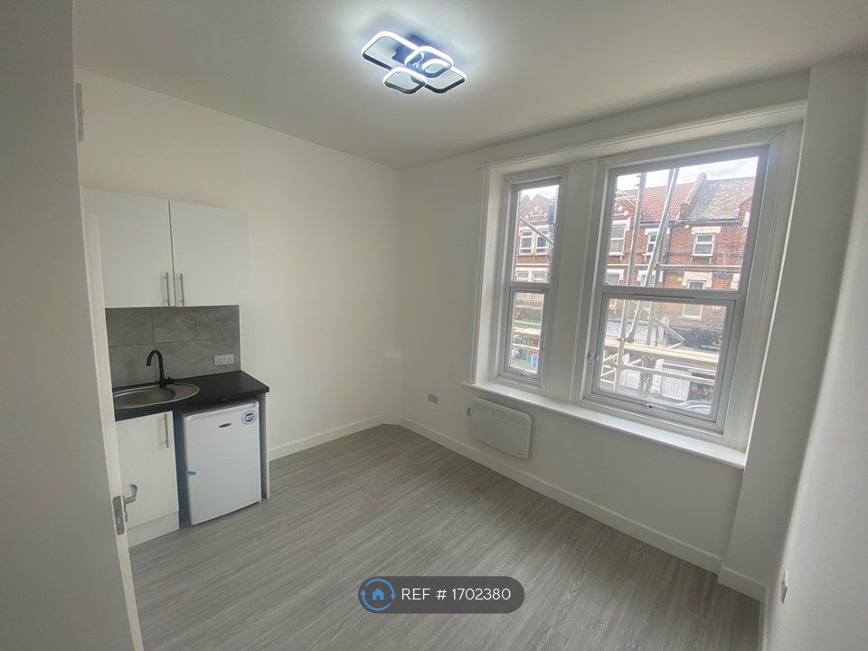 Room to rent in Staplehurst Road, London SE13 Zoopla