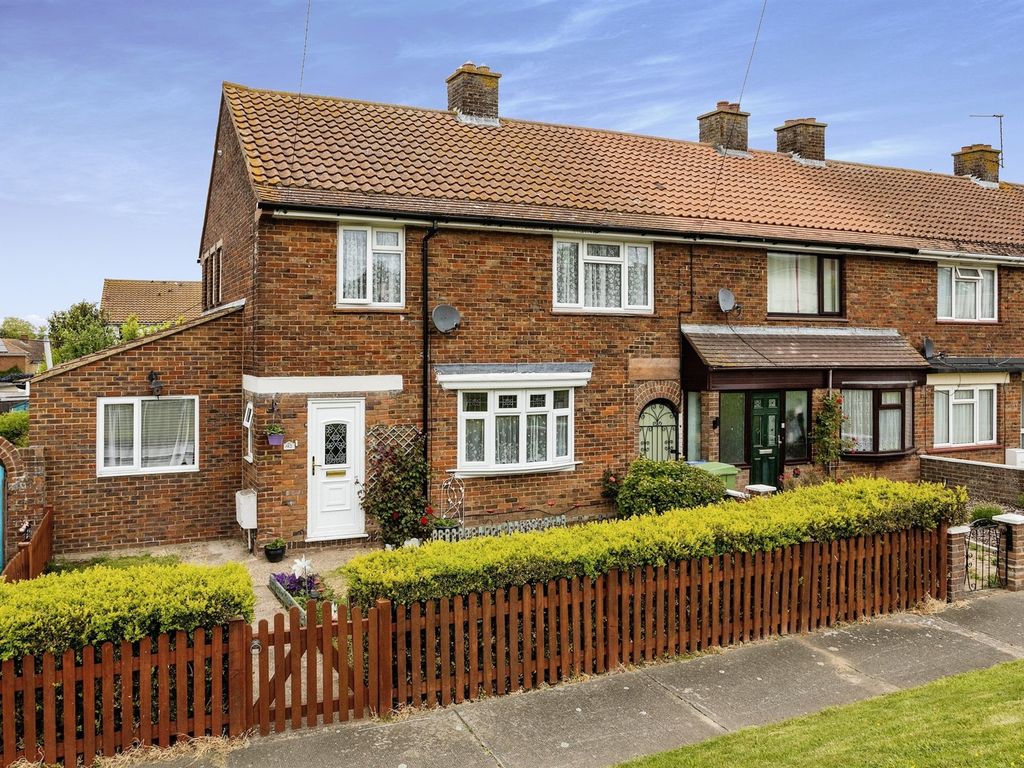 4 bed semidetached house for sale in Swanstree Avenue, Sittingbourne