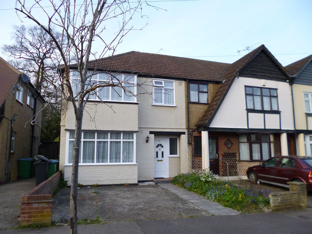 3 bed semidetached house to rent in Holland Gardens, Garston, Watford