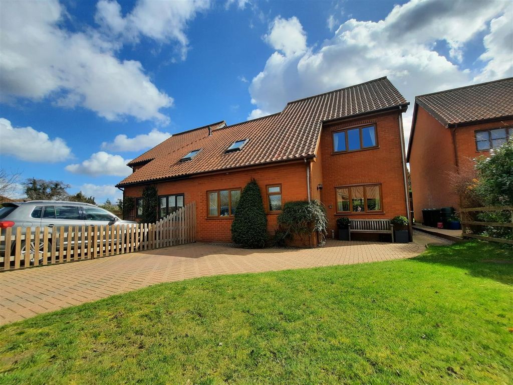 4 bed semidetached house for sale in Sawmill Lane, Nacton, Ipswich