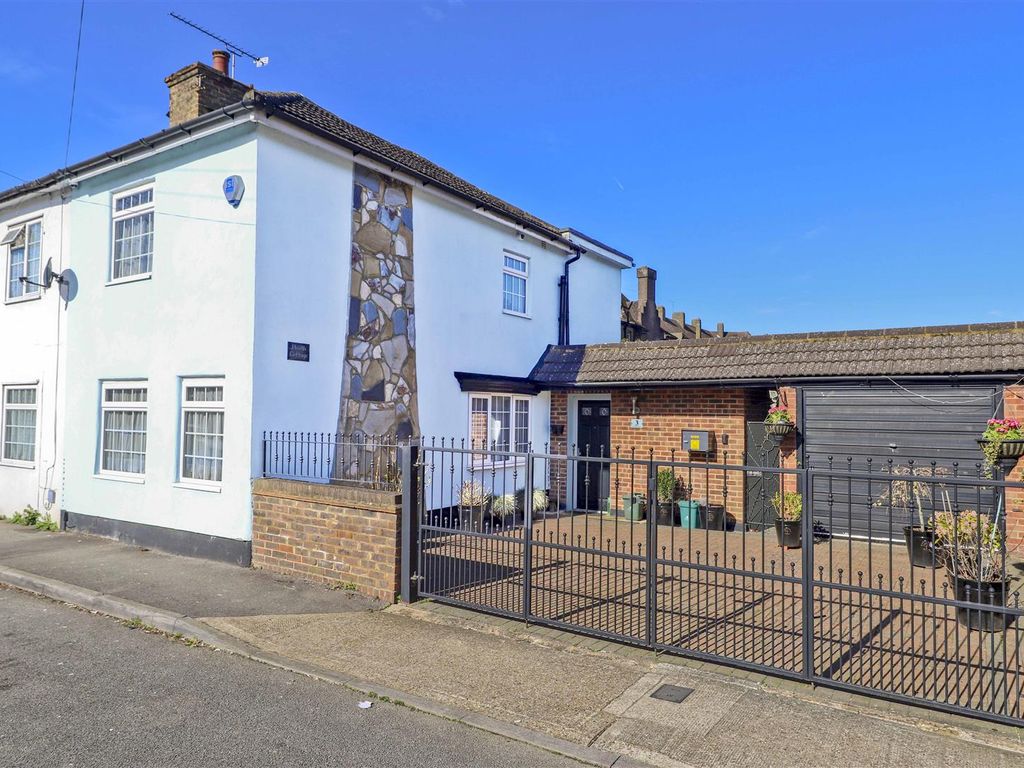 2 bed semidetached house for sale in Heath Road, Hillingdon UB10 Zoopla