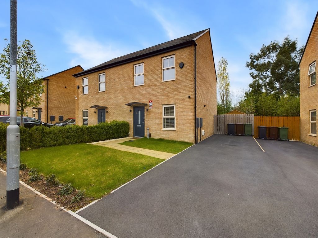 3 bed semidetached house for sale in Kentmere Approach, Seacroft