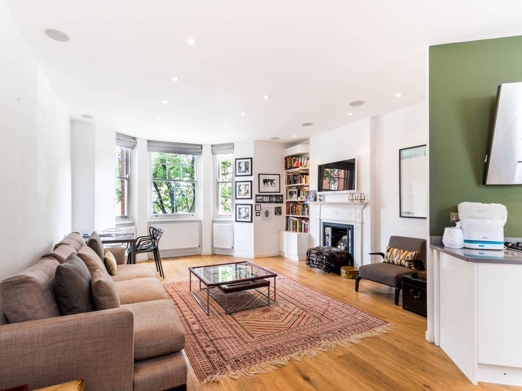 3 bed flat for sale in Beaufort Street, Chelsea, London SW3, £1,200,000