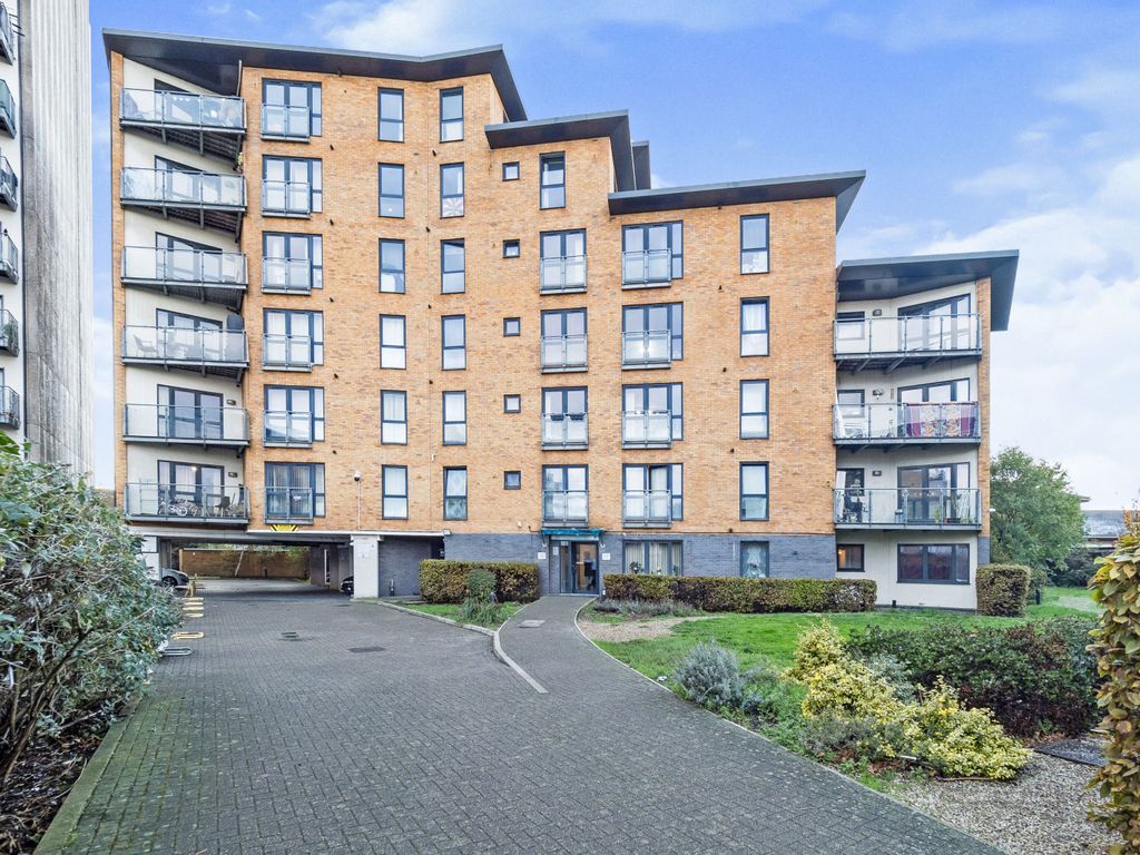 2 bed flat for sale in Parham Drive, Ilford IG2 Zoopla