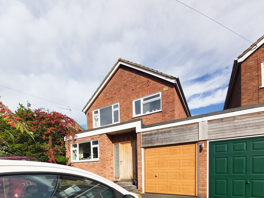 3 bed detached house to rent in Braehead, Well Lane, Welton, Northants