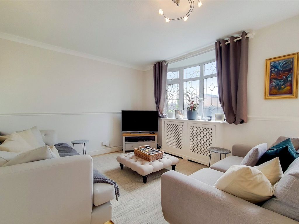 3 bed property to rent in Waverton Road, Earlsfield SW18, £2,500 pcm