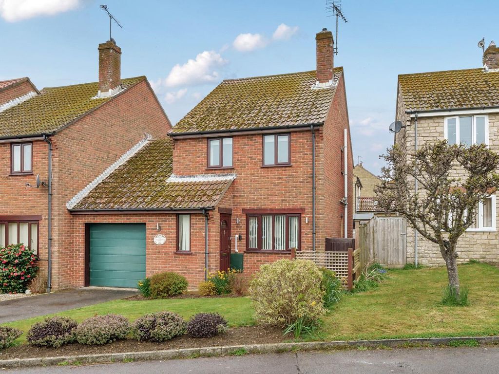 3 bed linkdetached house for sale in Barrowfield Close, Burton