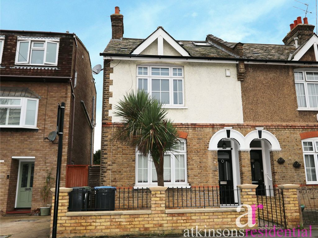 3 bed end terrace house for sale in Garnault Road, Enfield EN1, £