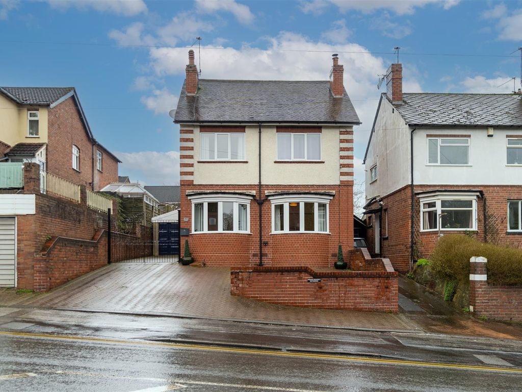 4 bed detached house for sale in Barrs Road, Cradley Heath B64, £