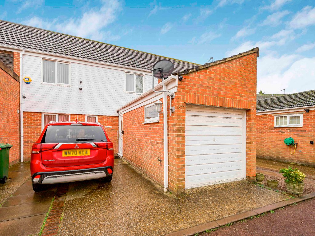 4 bed property for sale in Rochfords Gardens, Slough SL2, £459,950 Zoopla