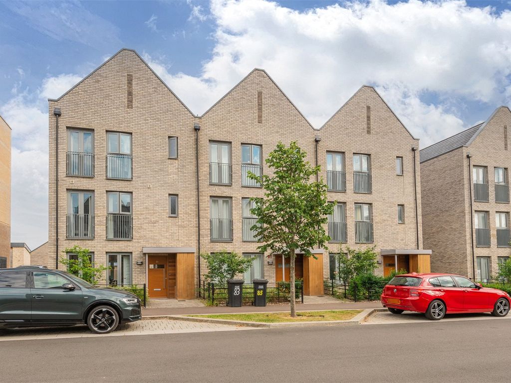 5 bed terraced house for sale in Osprey Drive, Trumpington, Cambridge