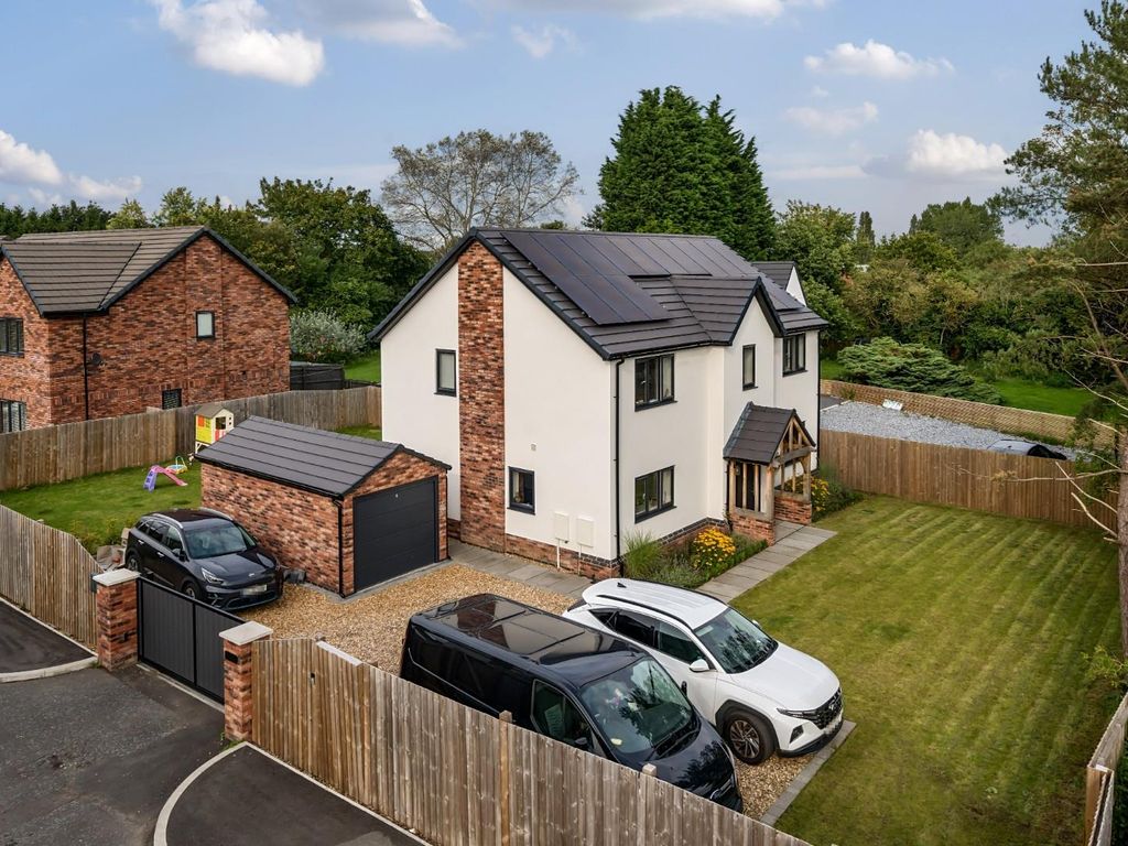 4 bed property for sale in Marklands Chase, Astley, Tyldesley