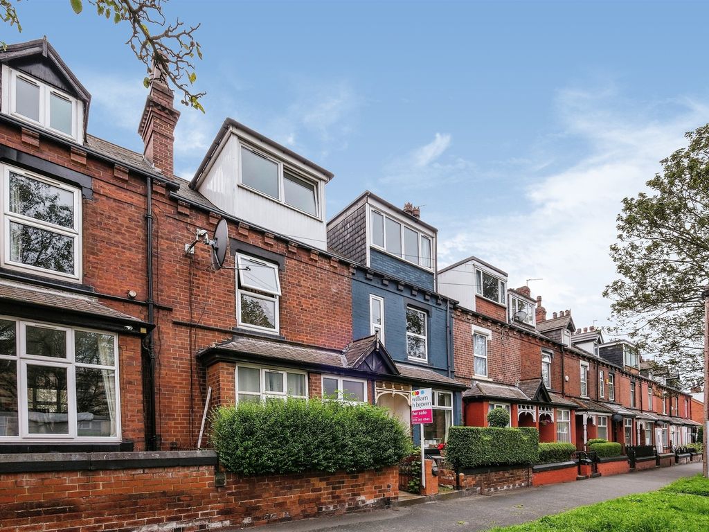 3 bed terraced house for sale in Victoria Avenue, Leeds LS9, £150,000