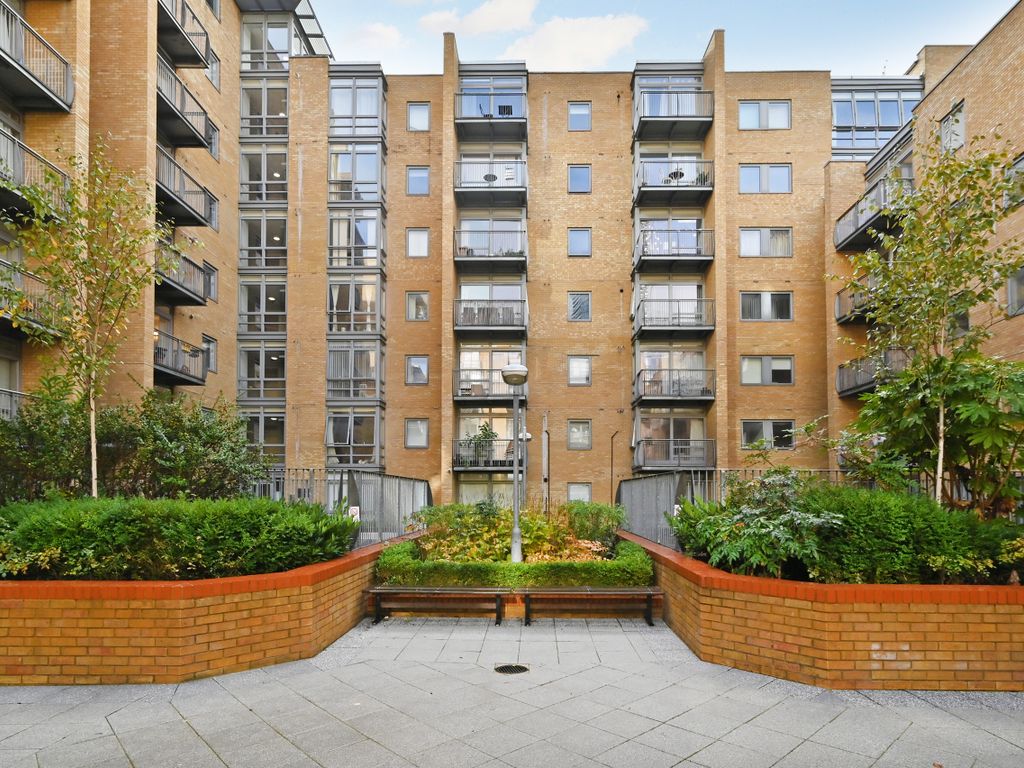2 bed flat for sale in Turner House, Canary Wharf E14, £535,000 Zoopla
