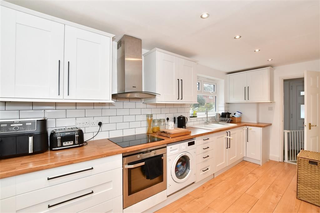 3 bed end terrace house for sale in Shrubcote, Tenterden, Kent TN30, £