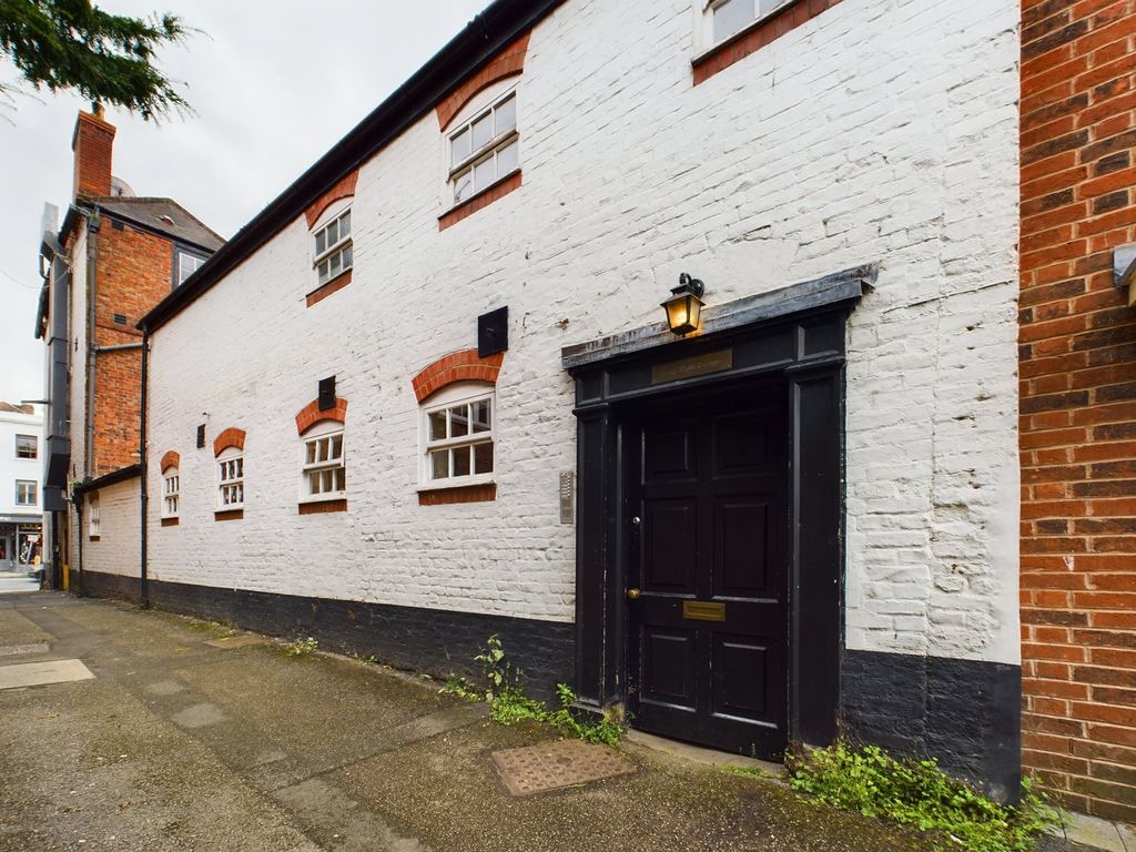 2 bed property to rent in Penny Black Cottages, Post Office Lane, Tewkesbury GL20, £650 pcm Zoopla