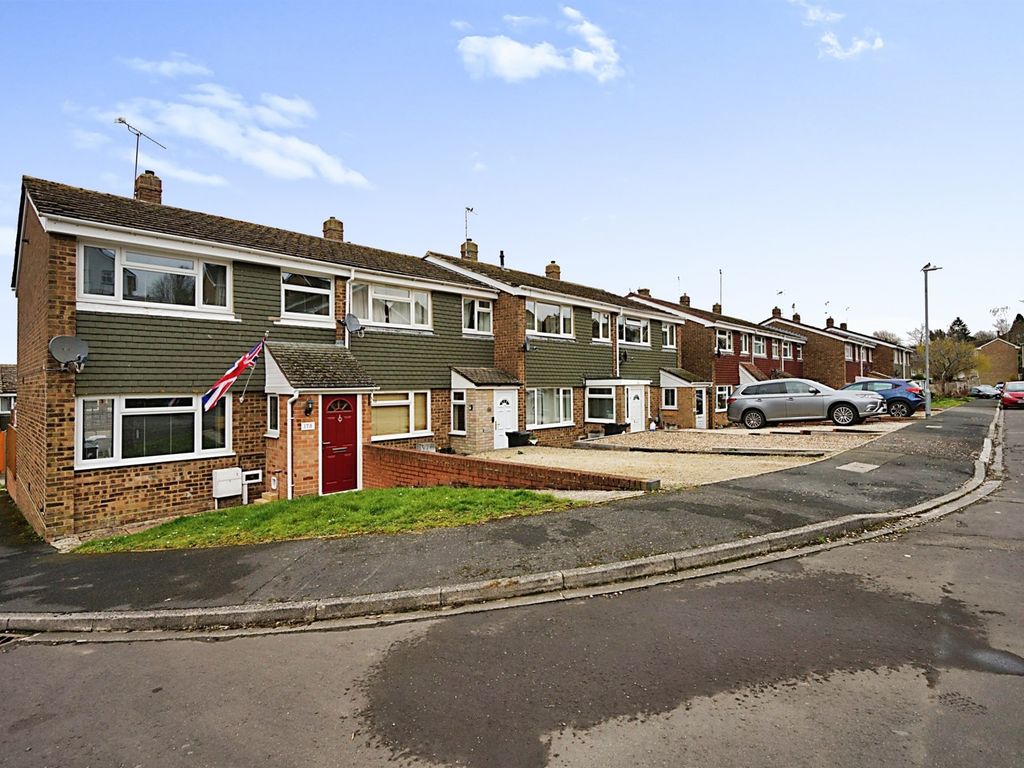 3 bed end terrace house for sale in Windrush, Highworth, Swindon SN6