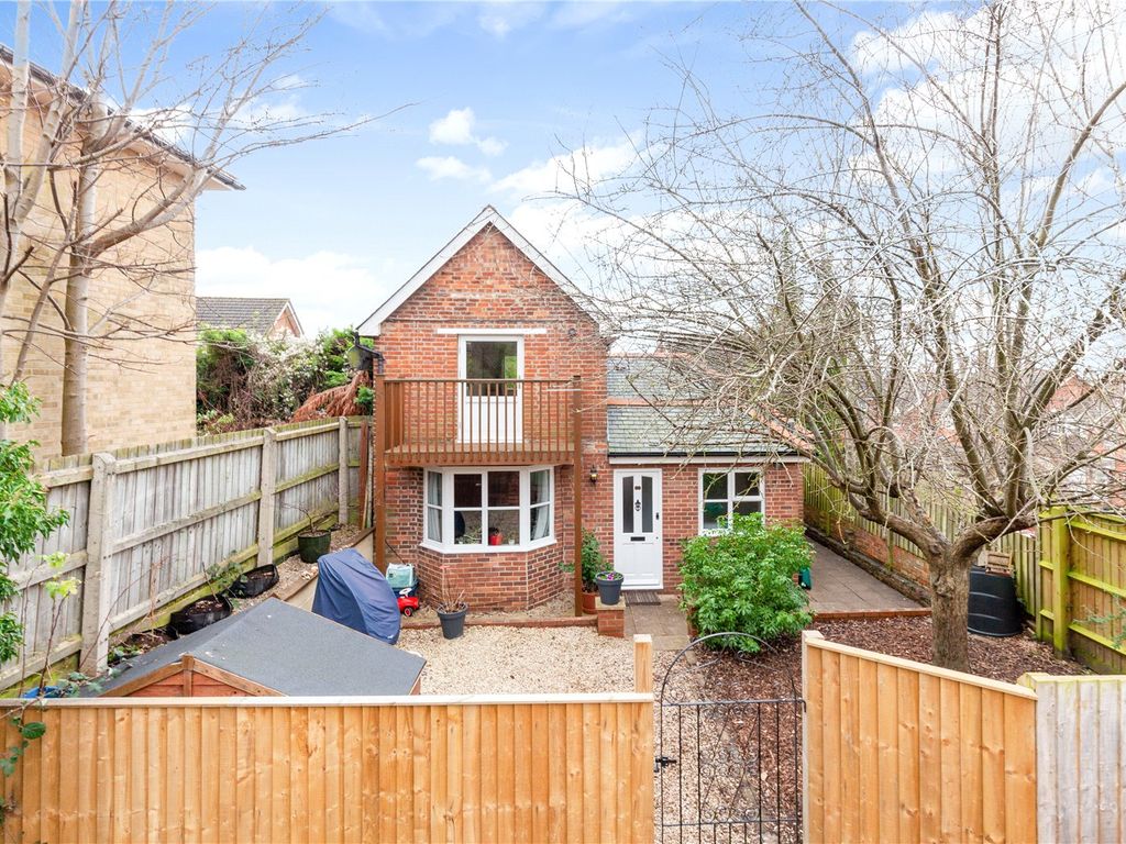 2 bed detached house for sale in Crescent Road, Temple Cowley, Oxford