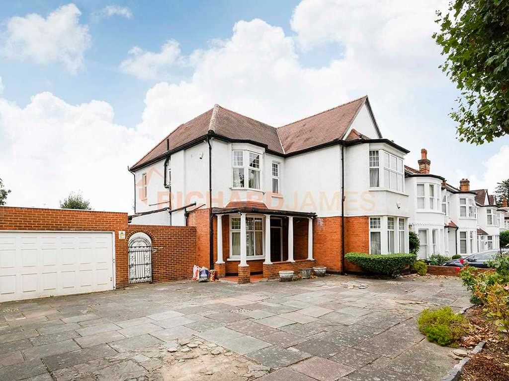 Beechwood Avenue, London N3  