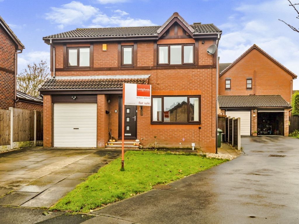 4 bed detached house for sale in Silcoates Drive, Wrenthorpe, Wakefield