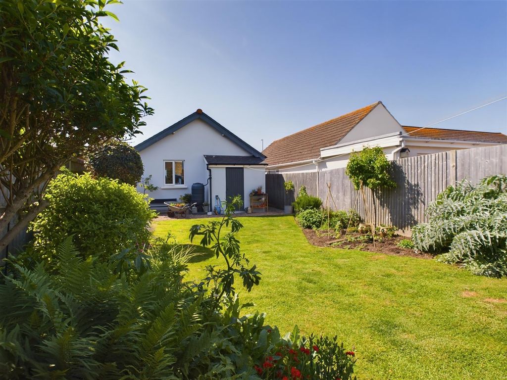 2 bed detached bungalow for sale in Horsham Avenue, Peacehaven BN10, £