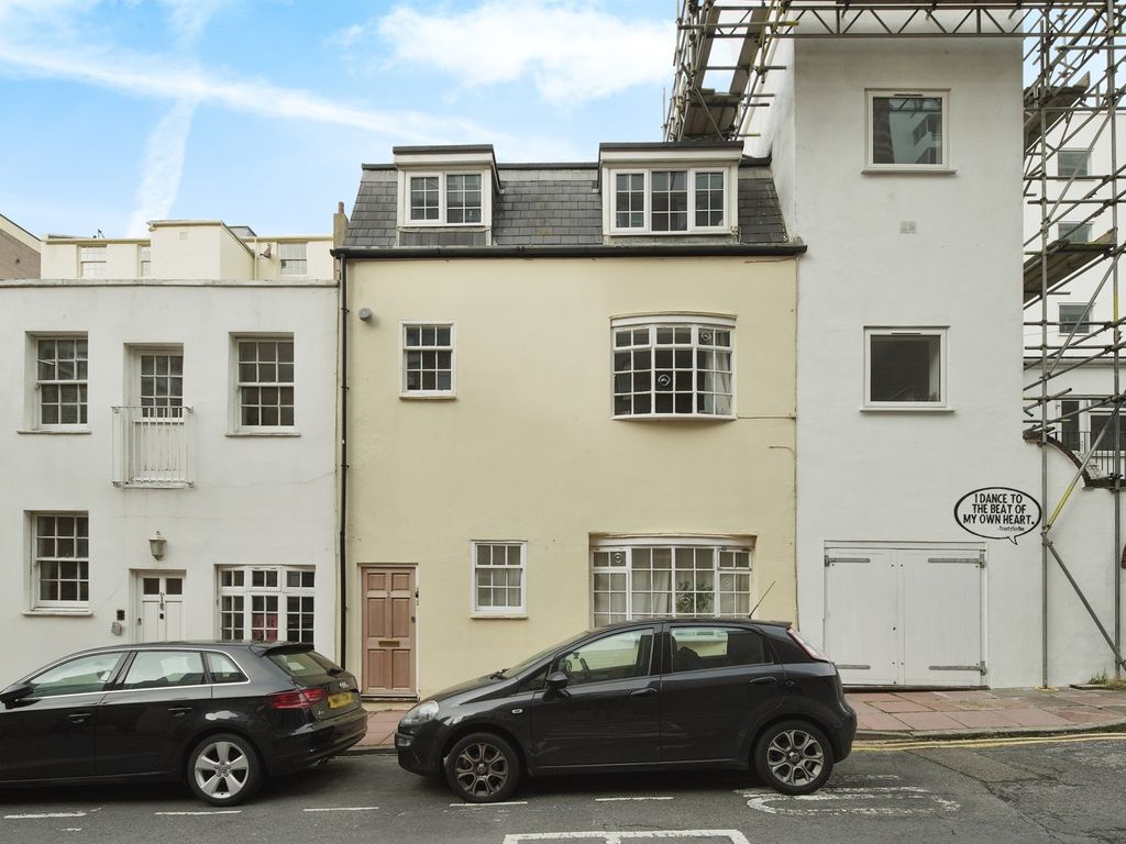 2 bed flat for sale in Queensbury Mews, Brighton BN1, £300,000 Zoopla