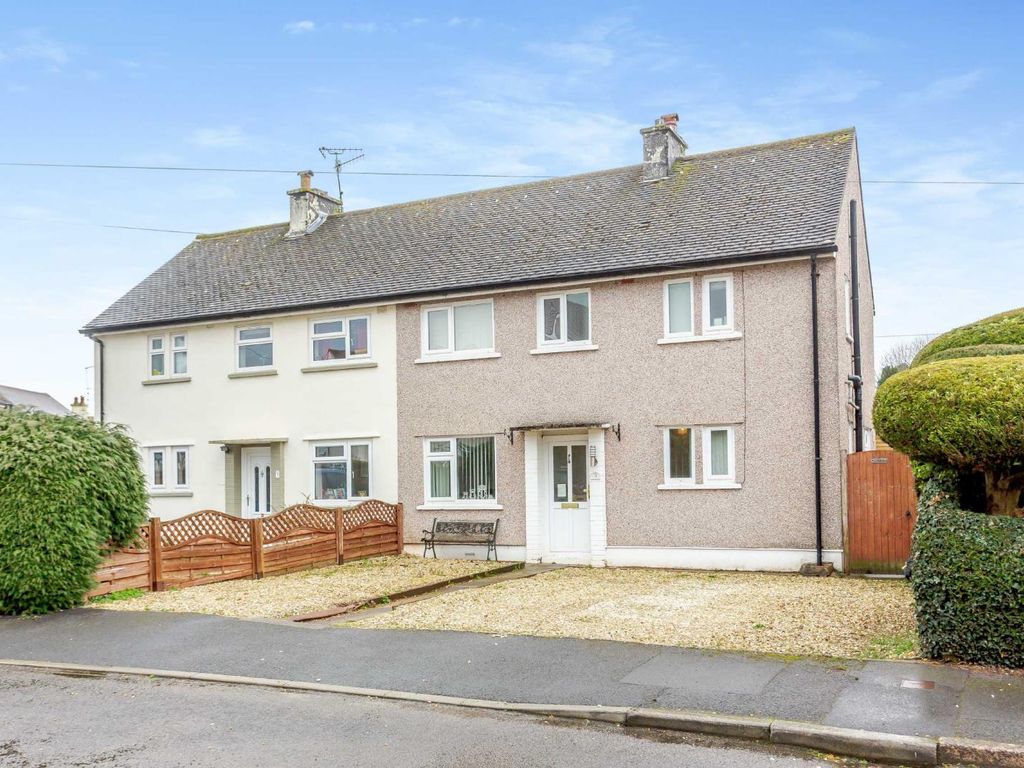 3 bed semidetached house for sale in Ladyhill Close, Usk