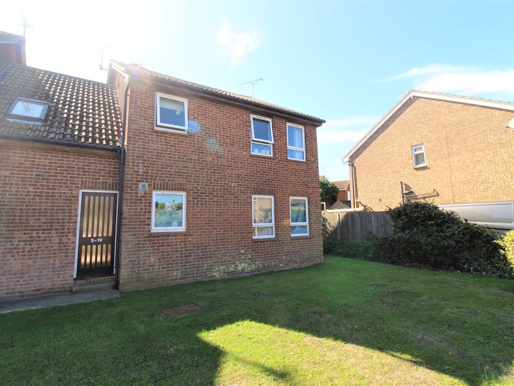 Studio to rent in Rye Walk, Herne Bay CT6, £600 pcm Zoopla