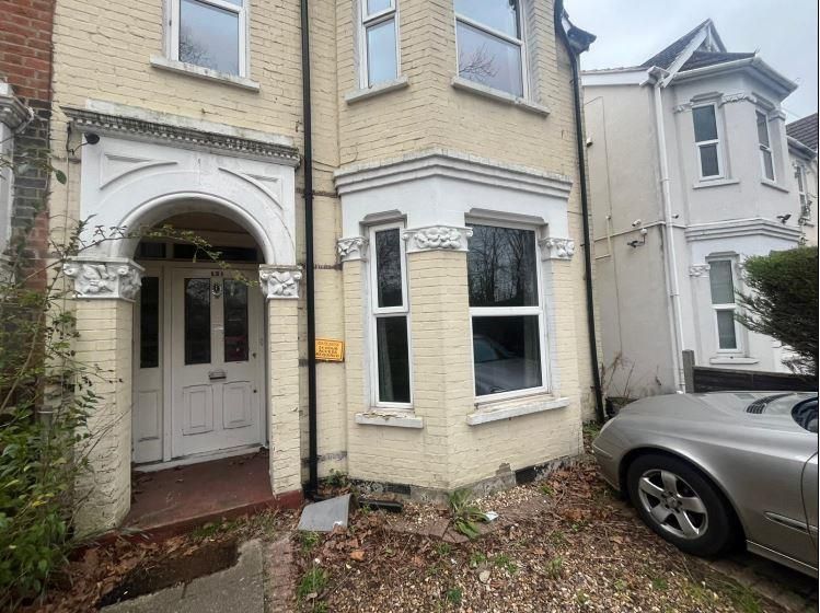 4 bed semidetached house to rent in Woking, Surrey GU21, £2,400 pcm Zoopla