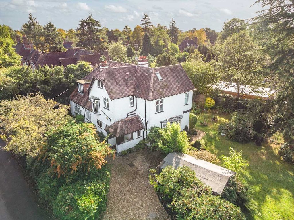 6 bed detached house for sale in Bull Lane, Gerrards Cross SL9, £