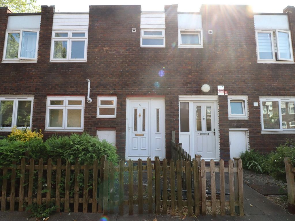 3 bed terraced house to rent in Clayton, Lower Strand, Colindale