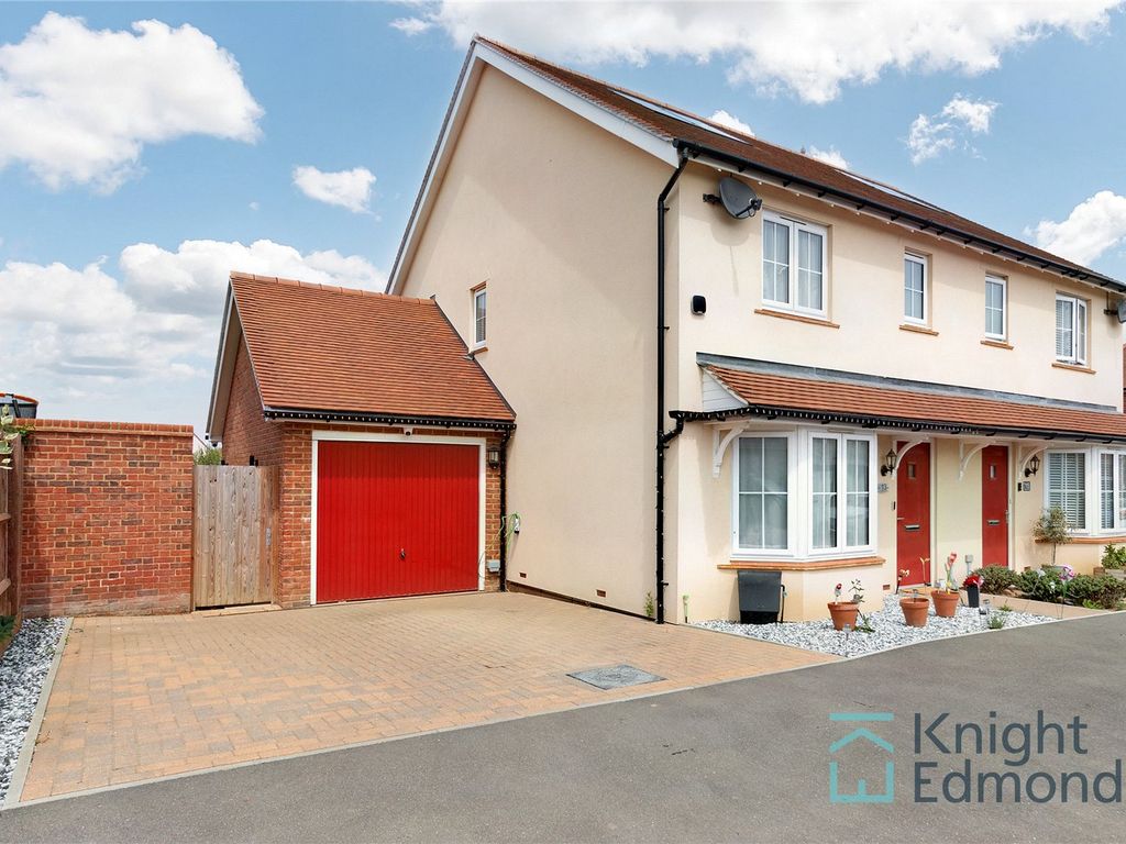 3 bed semidetached house for sale in Pearwood Road, Allington