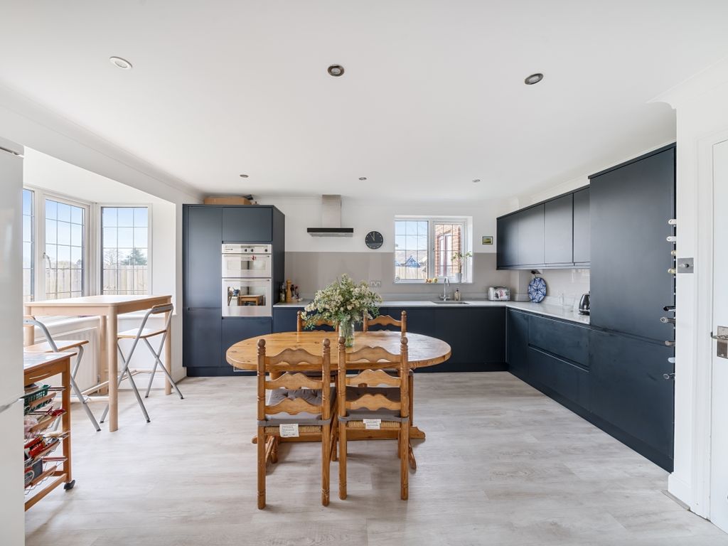 4 bed detached house to rent in St. Nicholas Road, Thames Ditton KT7, £