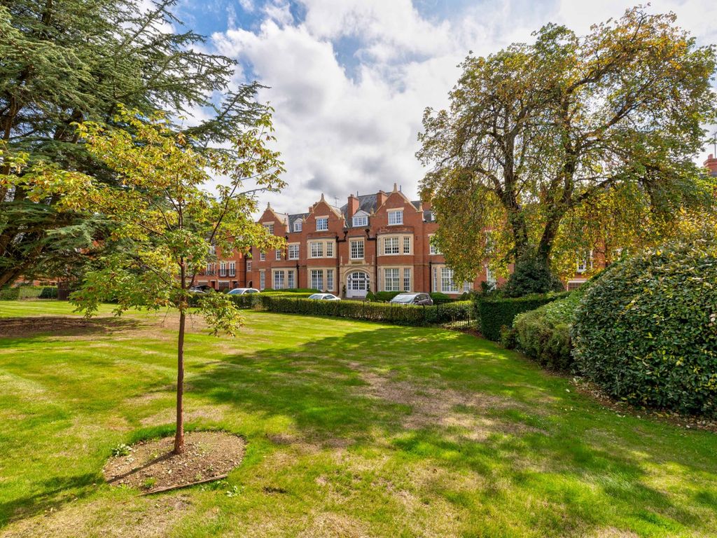 3 bed flat for sale in Boyes Crescent, Napsbury Park, St. Albans