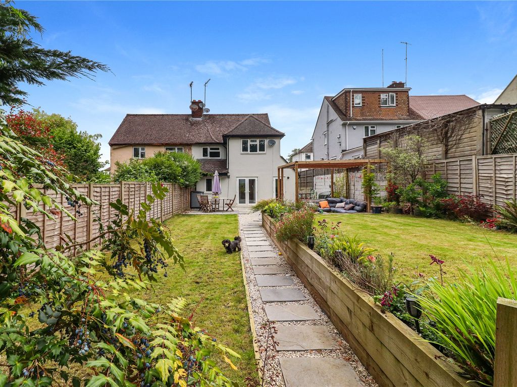 3 bed semidetached house for sale in Woodlands Road, Nash Mills, Hemel