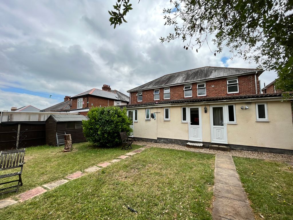 Room to rent in Harefield Road, Southampton SO17 Zoopla