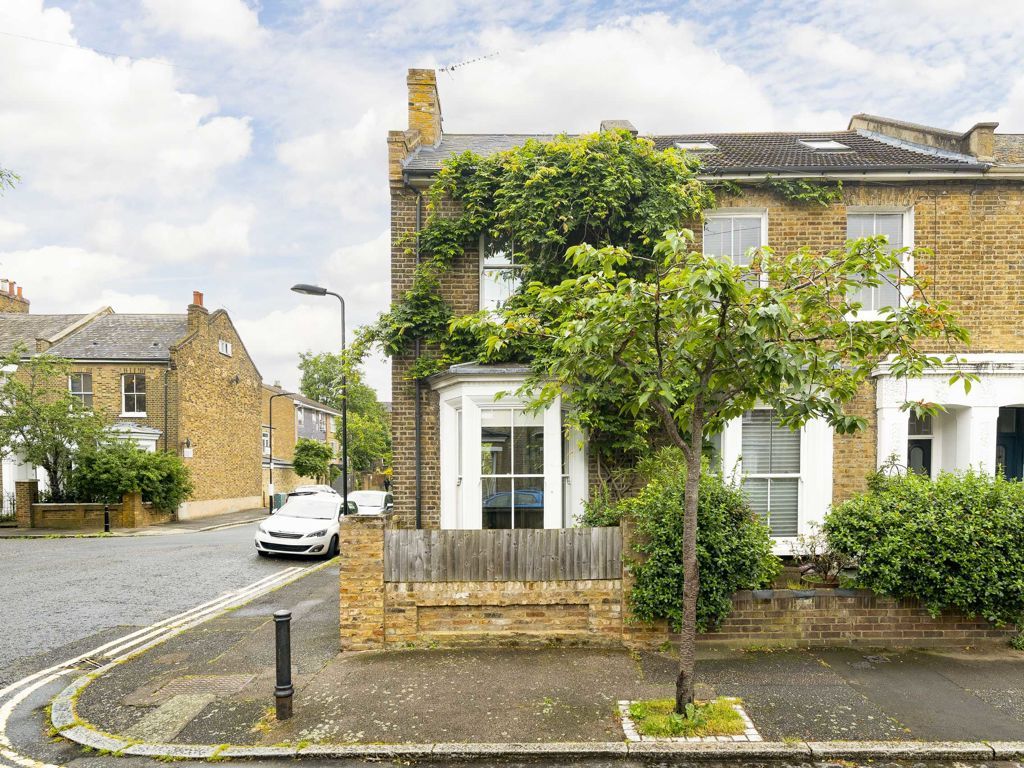 2 bed terraced house for sale in Fassett Square, London E8, £1,200,000