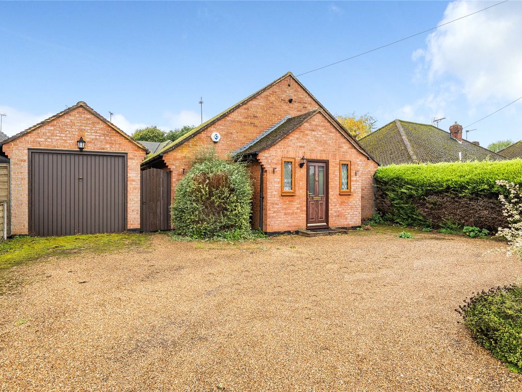 3 bed bungalow for sale in Ripley, Surrey GU23, £600,000 Zoopla