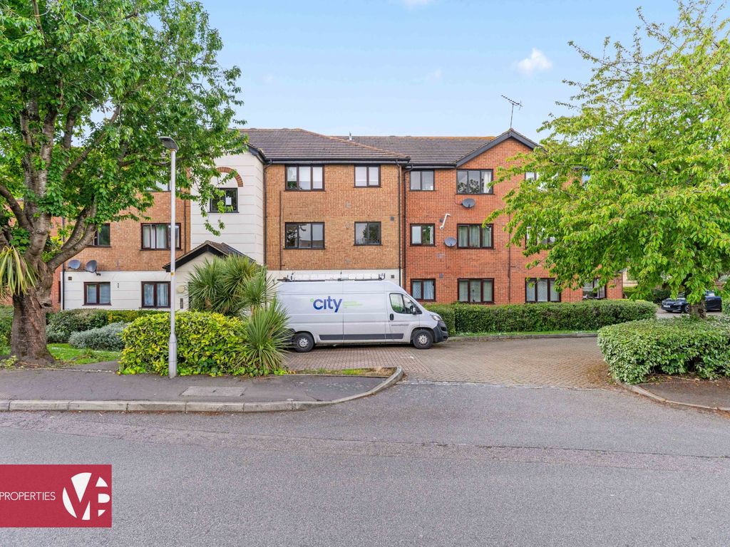 1 bed flat for sale in Parrotts Field, Hoddesdon EN11, £150,000 Zoopla